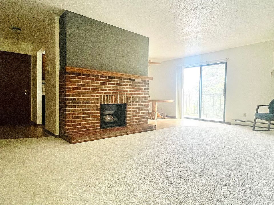 Living room, gas fireplace