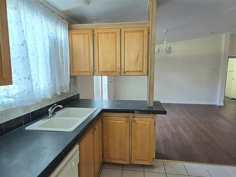 24430 Oak Hollow Blvd — Photo 9