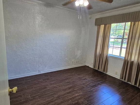 4th image of 1406 SE Van Buren St