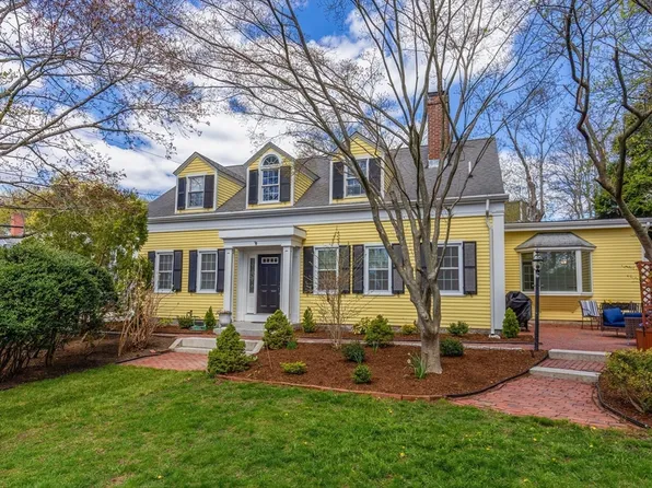 44 Russell St, Plymouth, MA 02360