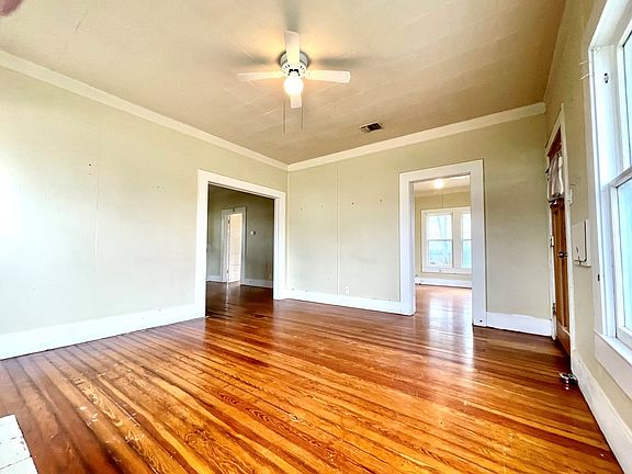 4th image of 1208 Park St