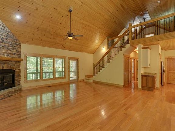 4th image of 881 Newport Dr