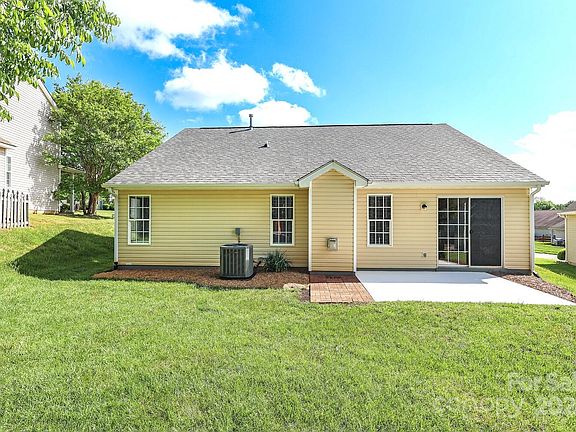 4th image of 5915 Grove Creek Ln