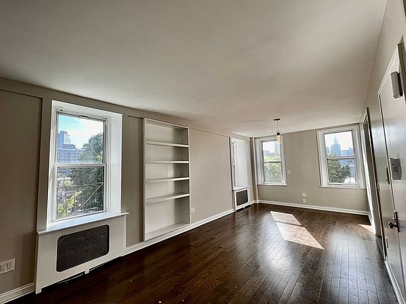2nd image of 48-20 Vernon Blvd #4