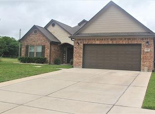 137 Majestic Oak Cir, Lake Jackson, TX 77566