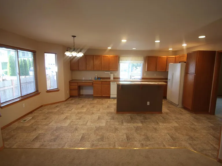 Eat-in kitchen