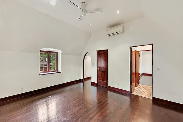 Rented by Compass | media 21