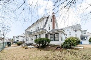 2nd image of 52 Herman St