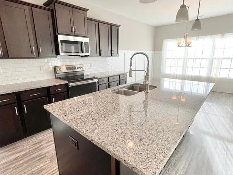 102 James Parcus Cir — Photo 12