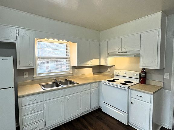 4th image of 2731 Clayton Dr NW #B