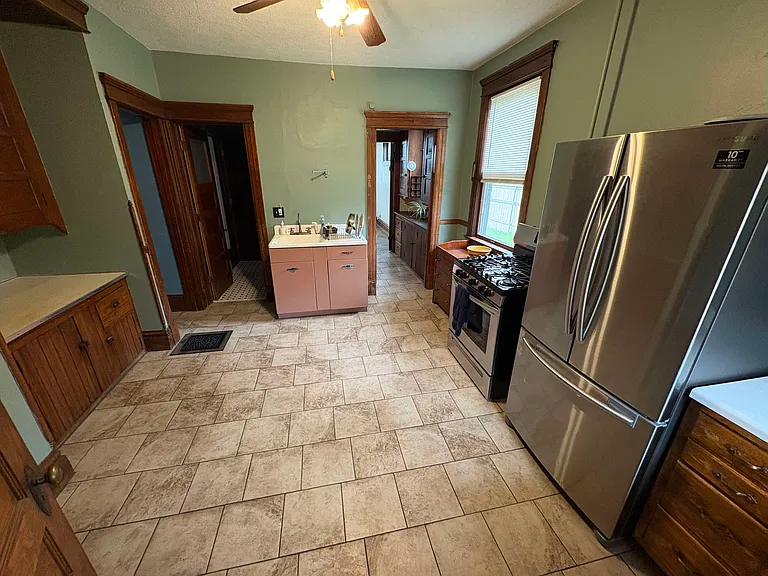 519 Park Ave — Photo 3