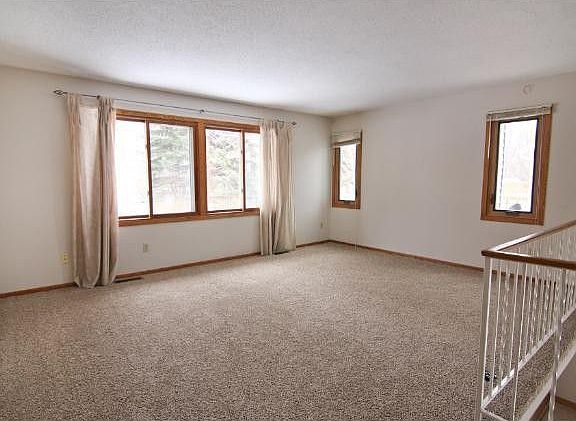 5th image of 8841 Yalta St NE