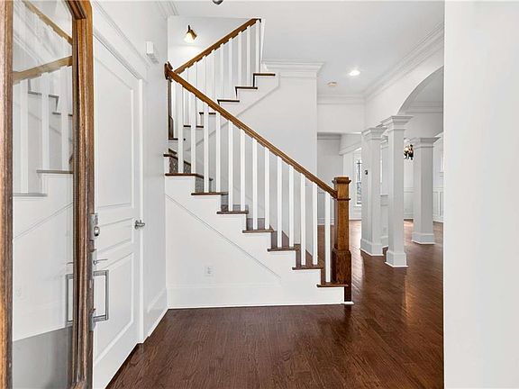 5th image of 2129 Oakview Rd SE