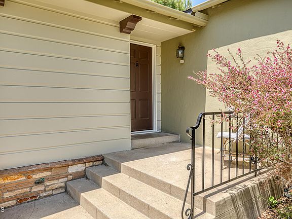 2nd image of 537 N Mission Dr
