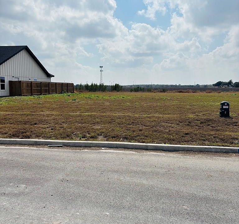 2nd image of 0 Escondido Ln W Lot 22