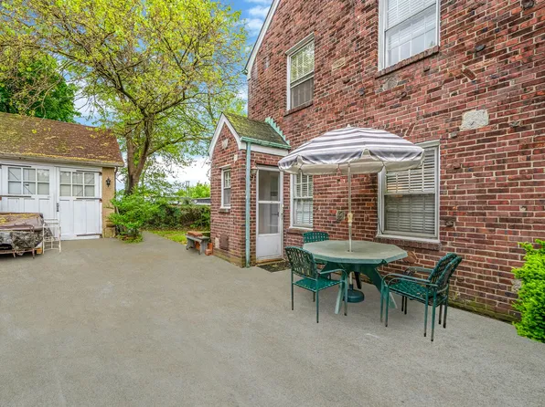 60-14 60th Avenue image 3 of 26