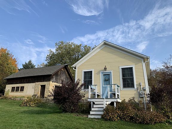 2nd image of 412 Pine St