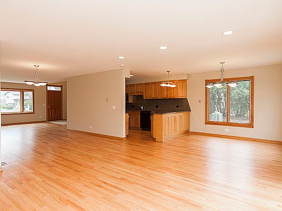 3rd image of 510 W Tanglewood Dr