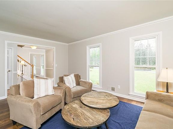 5th image of 223 Shadowlake Ct SE