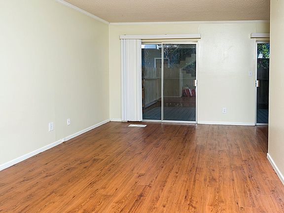 2nd image of 484 Mariposa Ave #M