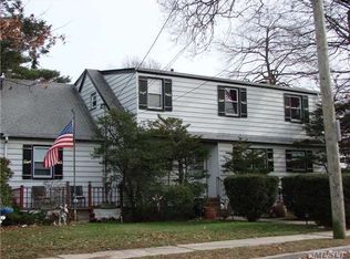 58 Little Whaleneck Rd, Merrick, NY 11566