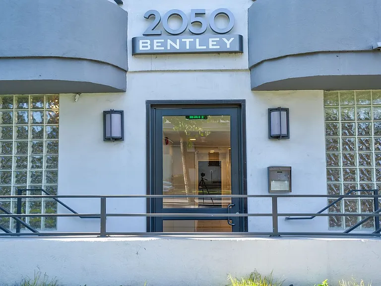 2050 S Bentley Ave — Photo 5