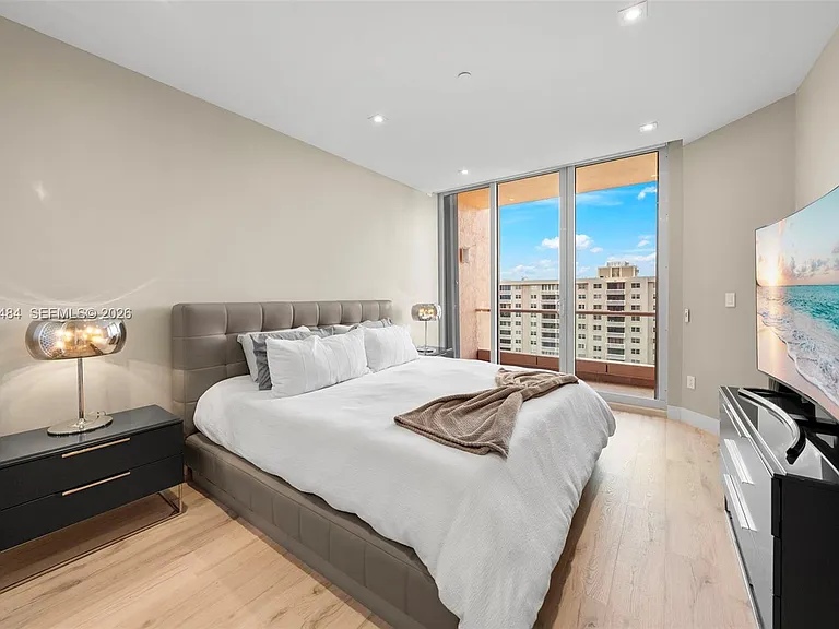 60 Edgewater Dr #11F — Photo 20