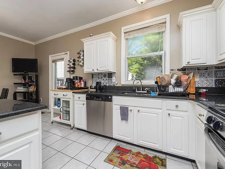 3906 Cotton Tree Ln — Photo 9