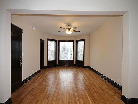 3rd image of 905 Marengo Ave #2
