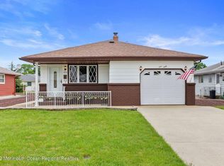 460 Saint Thomas Dr, Toms River, NJ 08757