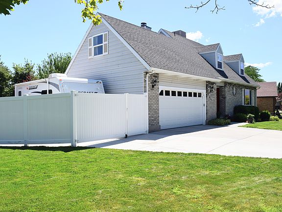 2nd image of 903 W Walden Meadows Dr