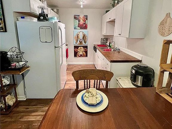 4th image of 400 Manuel Dr APT B