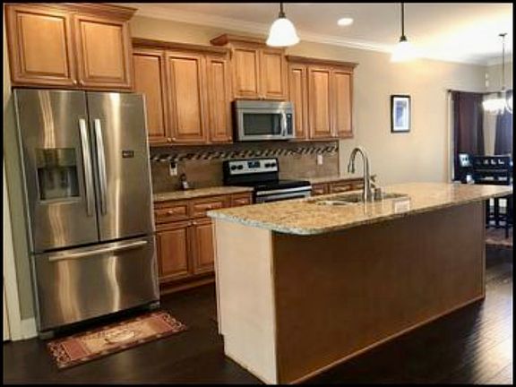 3rd image of 659 Continental Dr