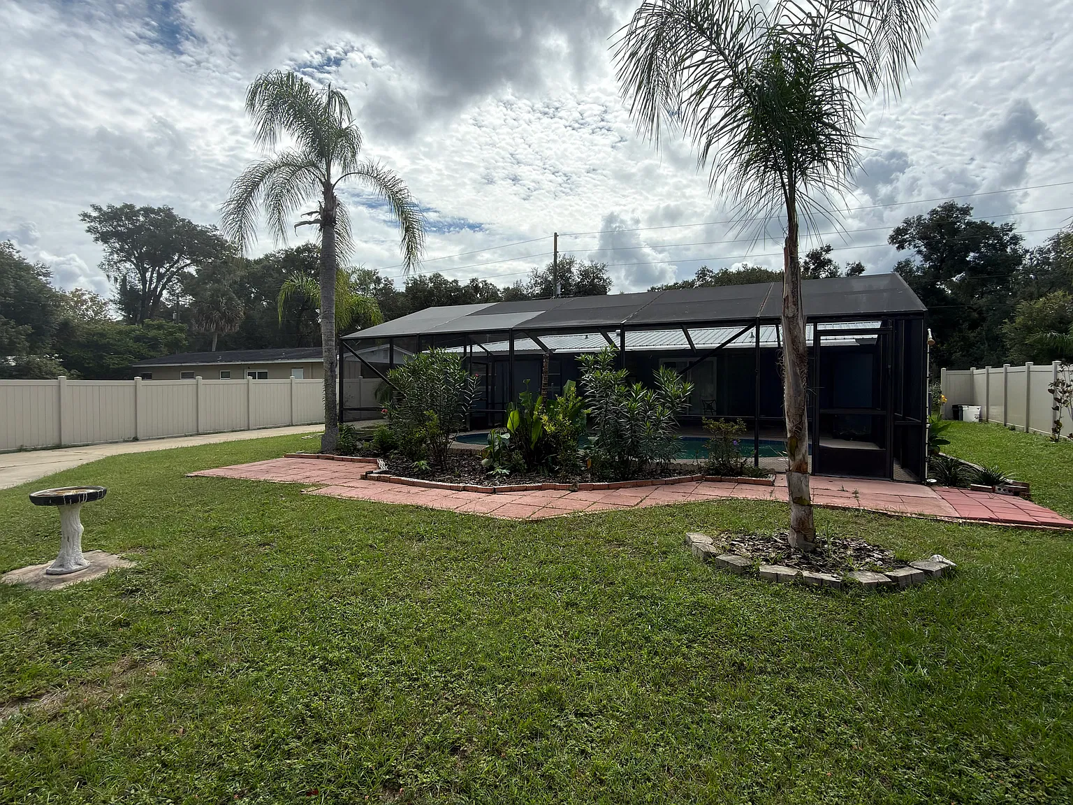 3 bed, 817 sqft, $1,800 — Photo 2