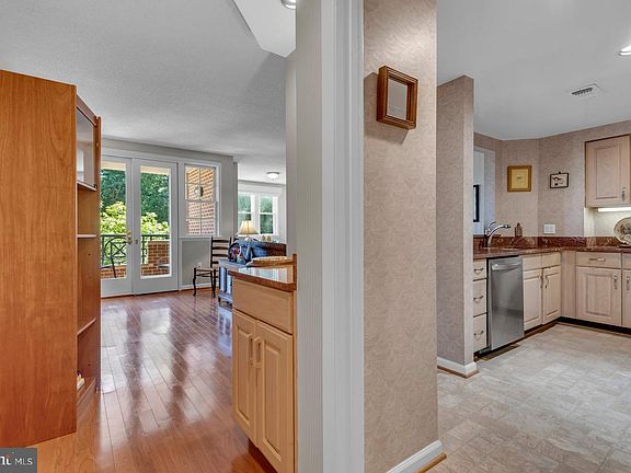 5th image of 930 Astern Way Unit 204