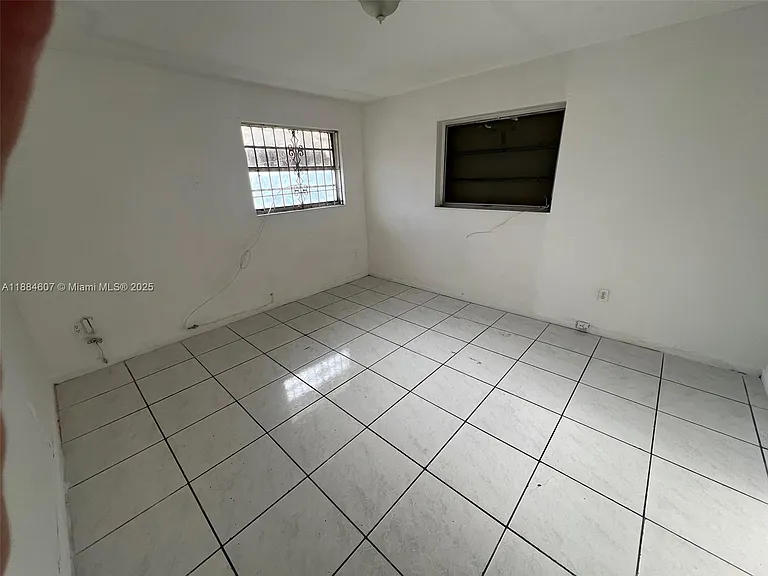 887 W 29th St #1 — Photo 5