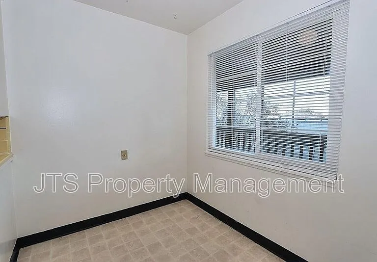 4439 V St #5 — Photo 30