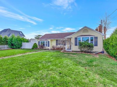 8 Bay Street, East Moriches, NY, 11940