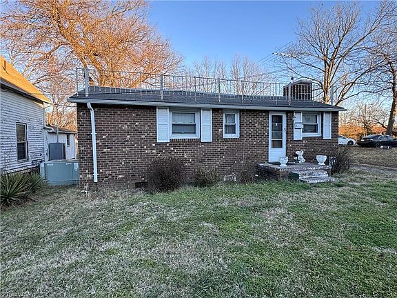 2nd image of 205 Elmira St