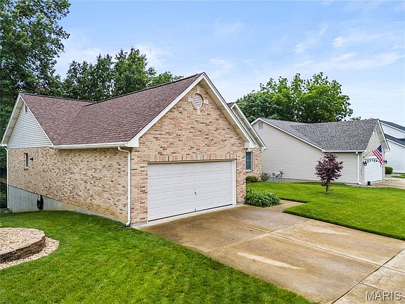 2nd image of 3156 Crystal Lake Dr
