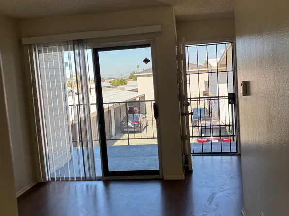 12119 Grevillea Ave APT 12, Hawthorne, CA 90250