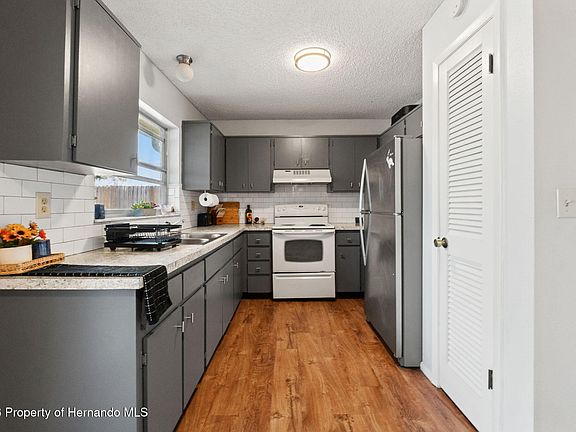 3rd image of 11175 Holbrook St