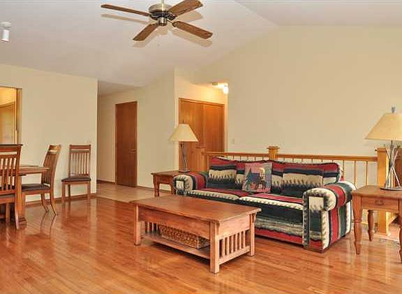 5th image of 3142 N Governeour St