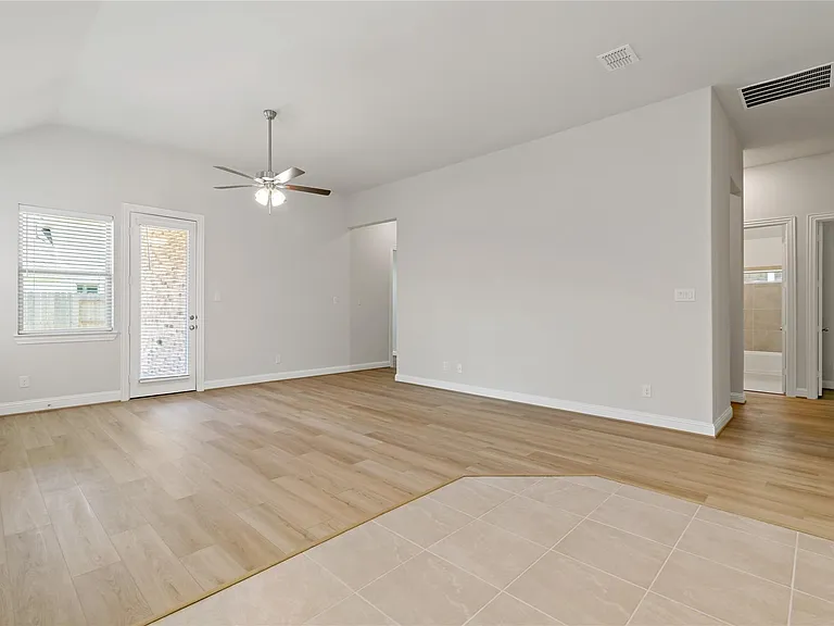 2131 Villa Flora Ln — Photo 6