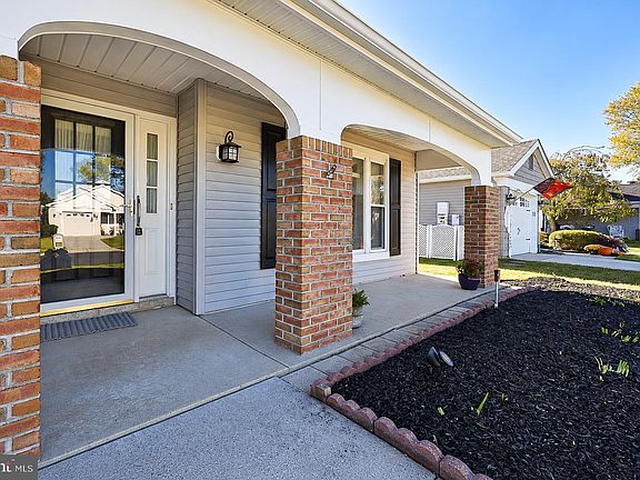 5th image of 11 Burtons Dr