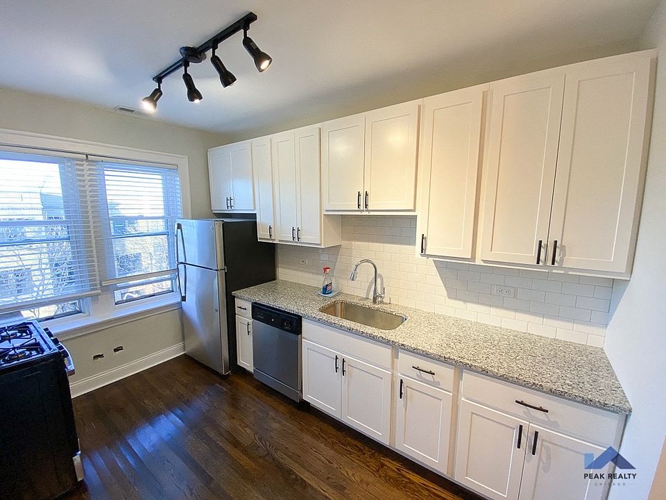 1st image of 4049 N Francisco Ave #3E