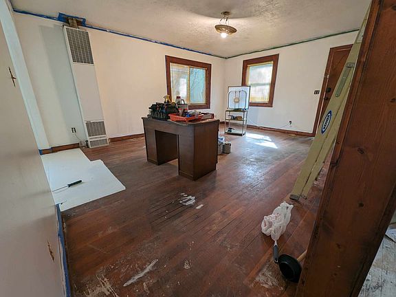5th image of 420 W Main St