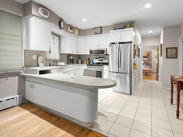 558 84th Street image 10 of 24