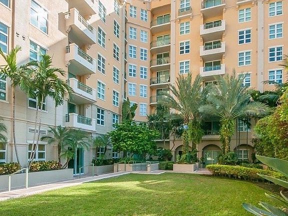 5th image of 403 S Sapodilla Ave APT 412