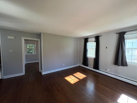 5th image of 2596 Main St